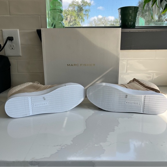 Marc Fisher Dapyr Women’s 8.5 Natural Tan Faux Suede Shearling Hi Top Sneaker - Picture 10 of 13